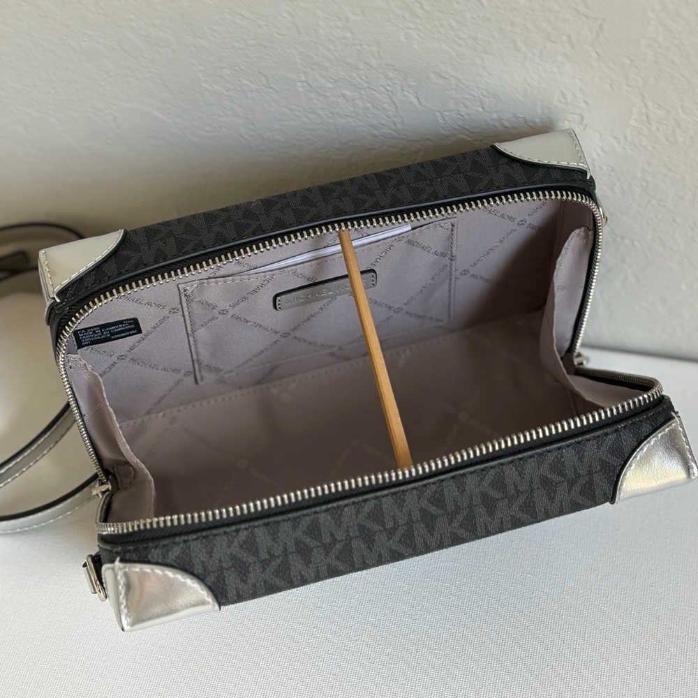 Michael Kors Jeanie Small EW Trunk Crossbody Travel Agency MK Logo Black/Silver - Picture 5 of 16